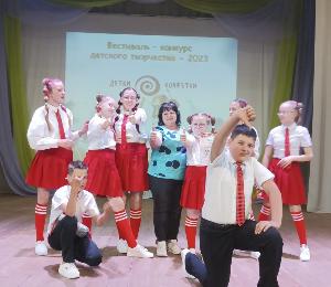 Хореографические и вокальные коллективы нашей школы приняли участие в Фестивале - конкурсе "Детки Конфетки"